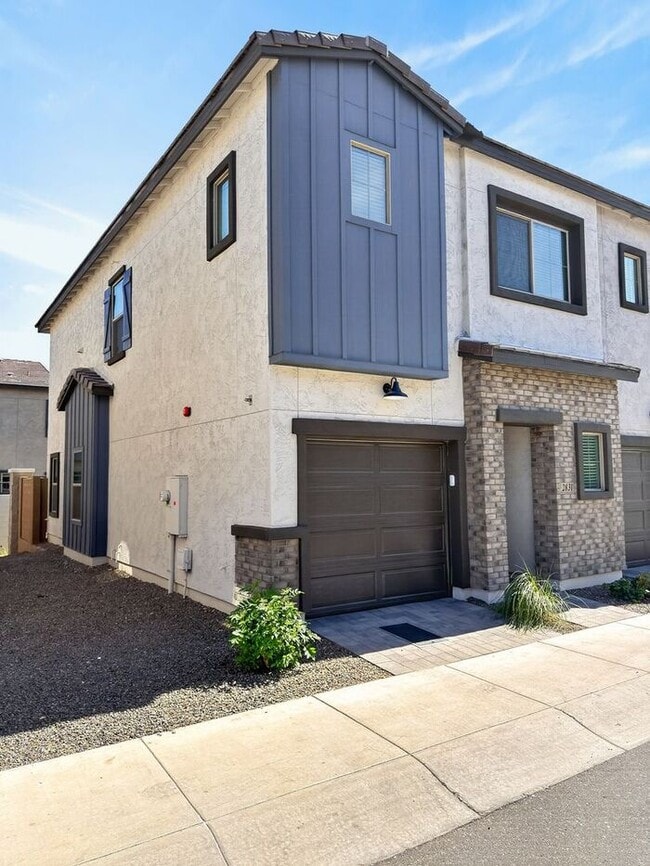 Photo - Stunning New 3Beds/2.5Bath Townhome in Phoenix, AZ!
