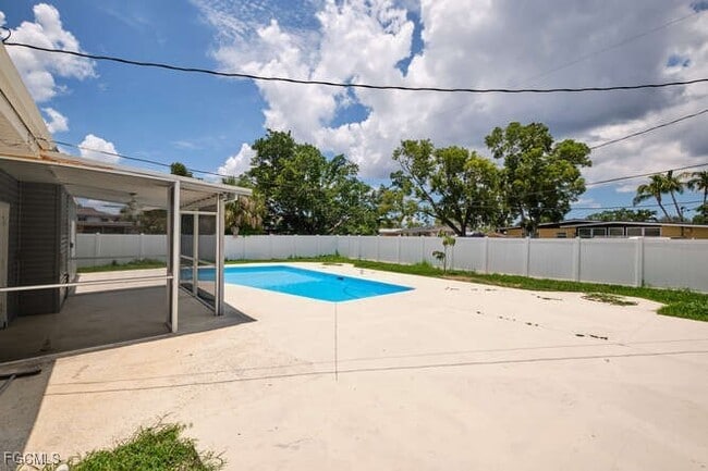 Building Photo - 4370 Deleon St