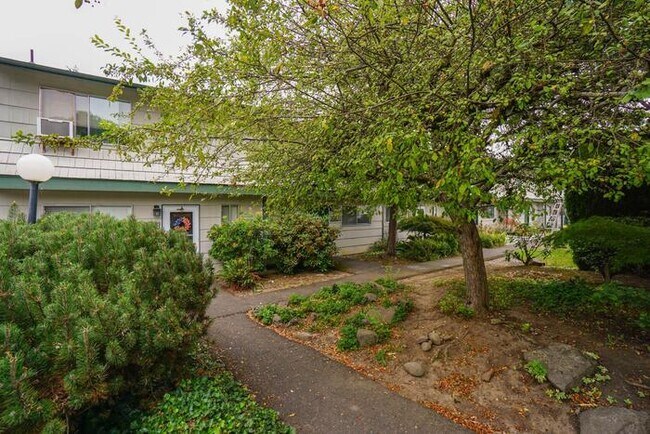 THREE BEDROOM TOWN HOME WITH GARAGE IN HAZEL DELL
