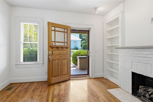 Photo - 927 Park Ave SE