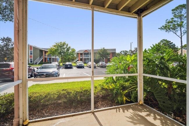 Un dormitorio grande - 1 habitación / 1 baño - 715 pies cuadrados - Latigo 27