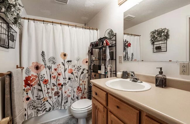 Photo - 472 E Center St Unit PG Apartment