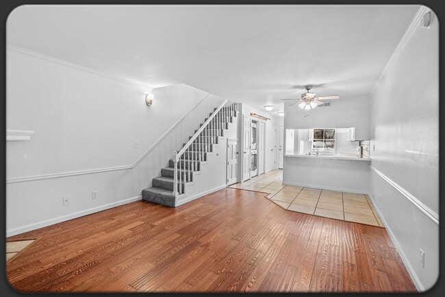 Building Photo - 1519 N Leverett Ave Unit 28