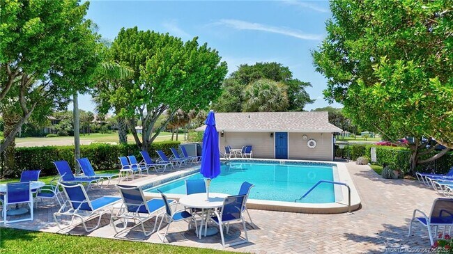 Photo - 324 Golfview Cir