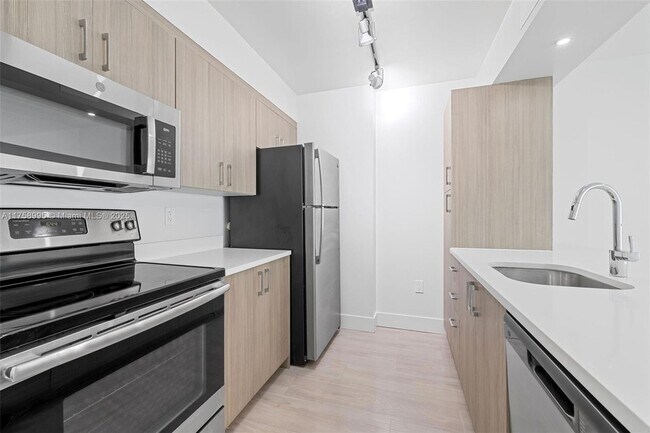 Photo - 1756 N Bayshore Dr Condo Unit 17J