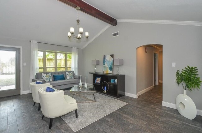 Photo - 867 Carlingford Ln