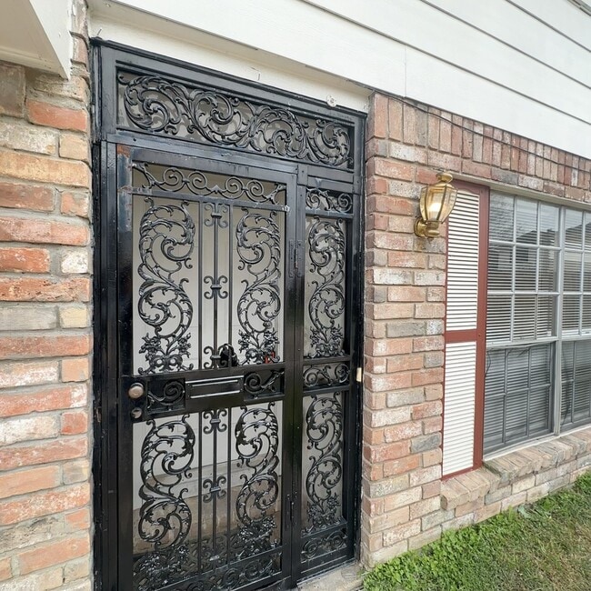 Photo - 6518 S Briar Bayou Dr