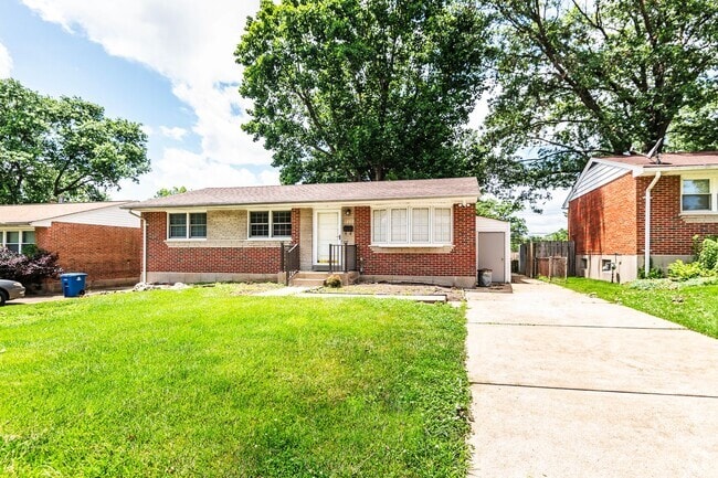 Building Photo - Lovely 3 Bedroom 1 Bathroom Home
