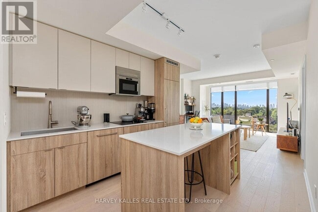 Photo - 840 St Clair Ave W Unit 803