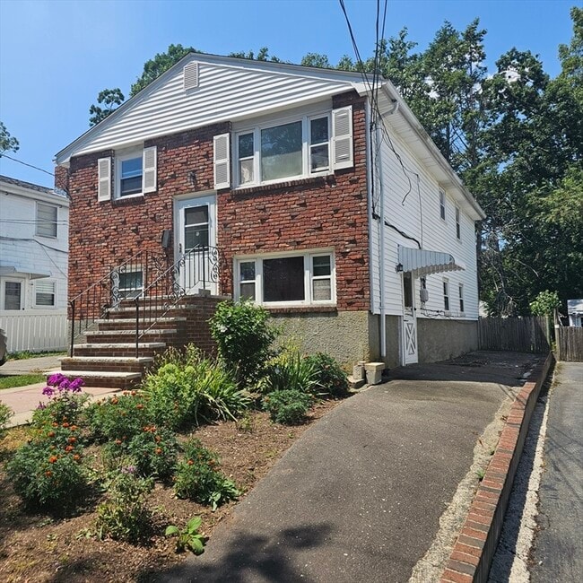 Building Photo - 131 Itasca St Rental