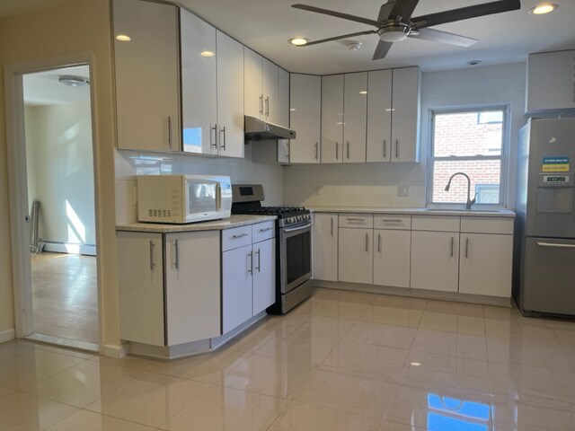 Photo - 76-11 162nd St