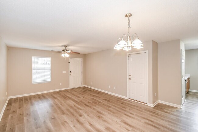 1233 Homard Pl