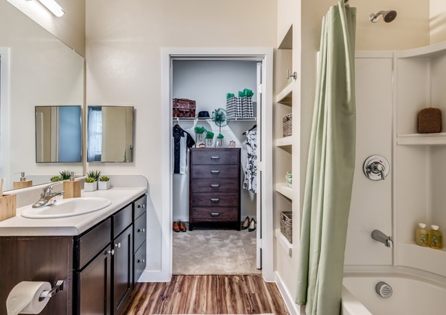 Photo - 1406 Columbus-107.24 Unidad 107.24