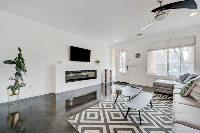 Photo - FANTASTIC FULLY UPGRADED FURNISHED RENTAL LOCATED IN THE SOUTHWEST!!!