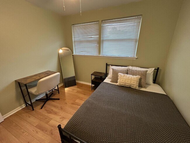 Photo - 900 Newcombe Rd