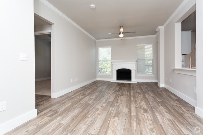 2HAB,2BA-1,080 ft²