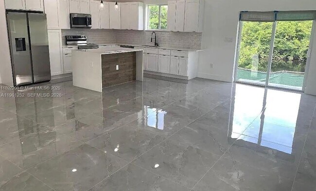 Photo - 655 NW 24th Ave