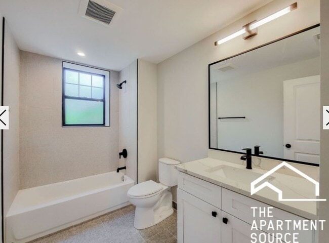 Photo - 2026 W Montrose Ave Unit 2