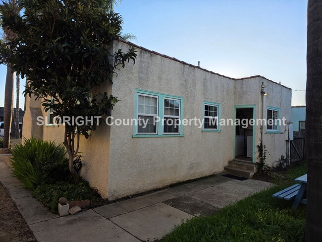 AVAILABLE NOW - Charming Home with Garage in Santa Maria - 2 Bed / 1 Bath - AVAILABLE NOW - Charming Home with Garage in Santa Maria - 2 Bed / 1 Bath