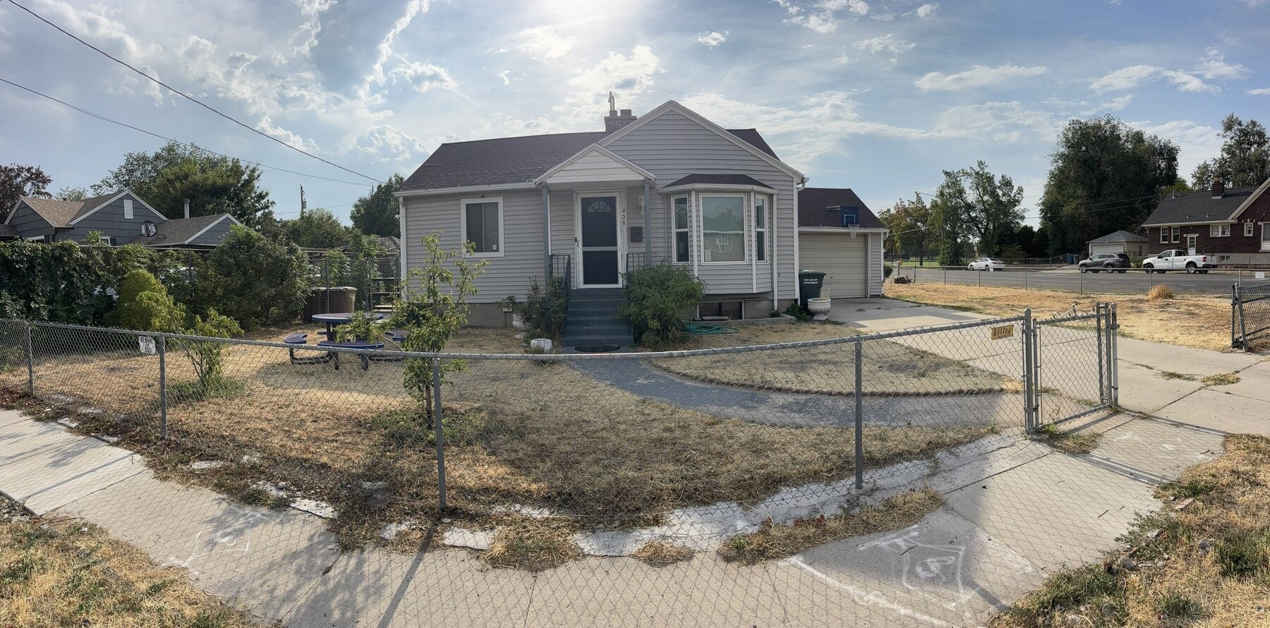 Photo - 406 Navajo St