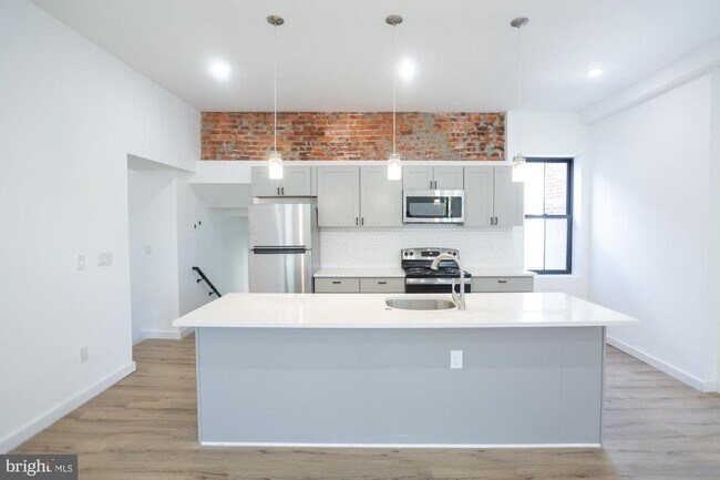 Photo - 3945 Lancaster Ave