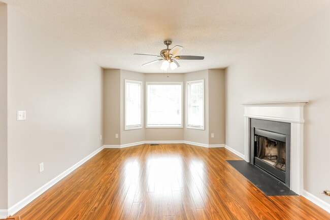 Photo - 639 Sheffield Ct