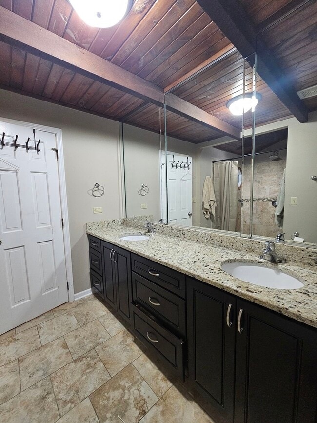 Photo - 600 Hawthorne Ln