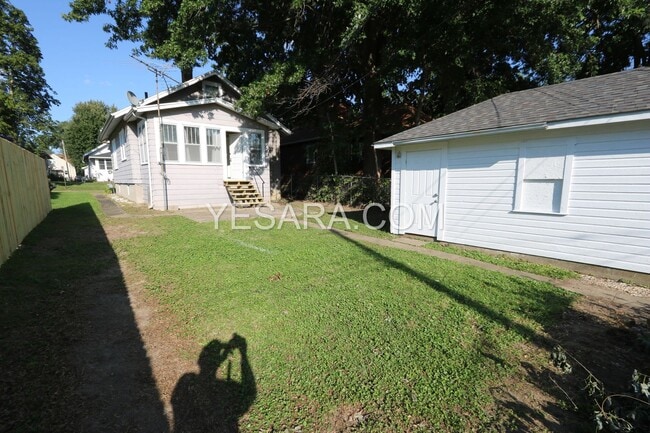 1943 Bertsch Ave