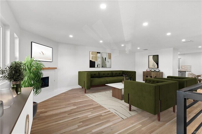 Photo - 552 Hahn Ave