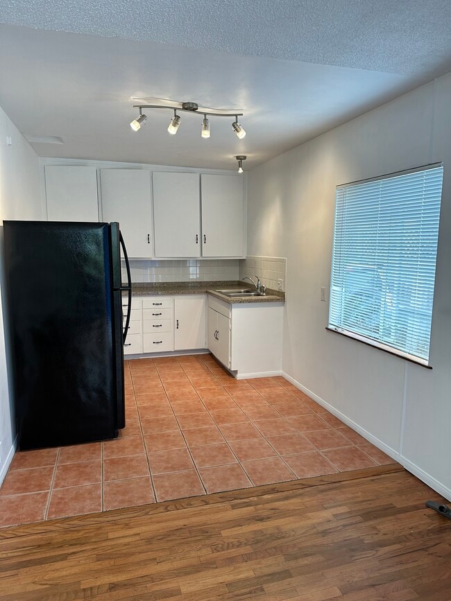 Photo - 309 N Venice Blvd Unidad REAR