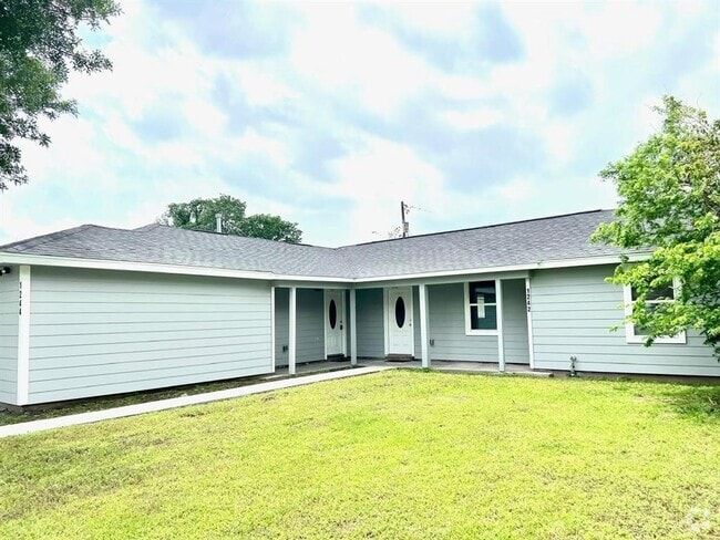 Building Photo - 1242 Chevy Chase Dr Rental