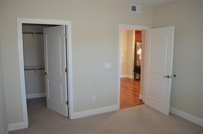 Building Photo - Ultra High End Apartment Unit 309