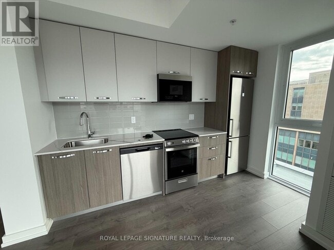 Photo - 75 James St S Unit 615