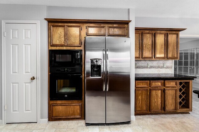 Photo - 15406 Greenleaf Ln