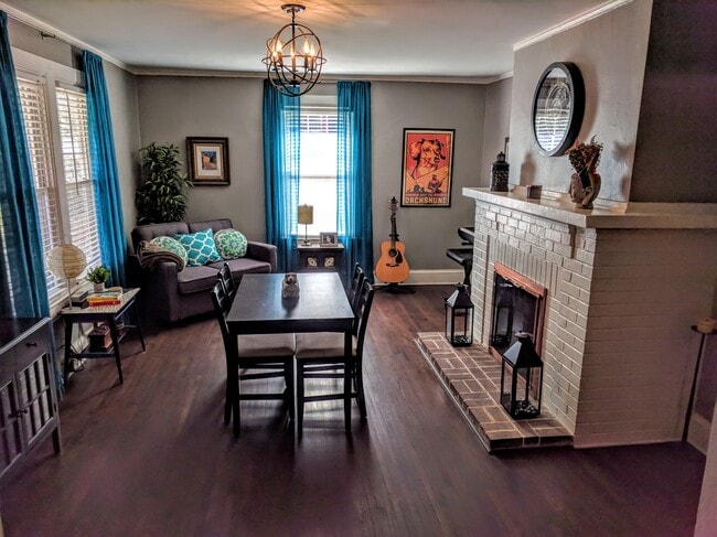 Front living area (fireplace does not work) - 1627 Nassau Blvd