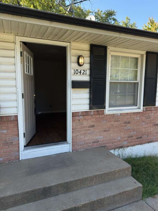 Photo - 10421 Renfrew Dr