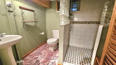 Building Photo - "3-Bed Oasis with Gleaming Hardwood Floors & 2 Full Baths in Prime Minneapolis Location!"