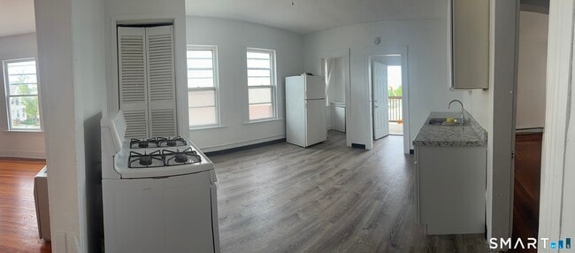 Photo - 160 Main St Unidad 2