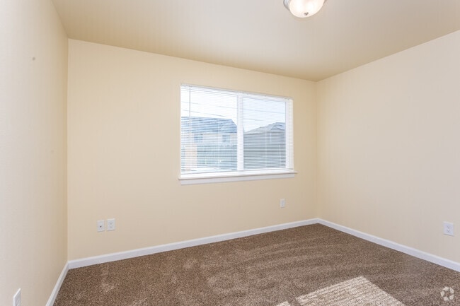 2BR, 1BA - 864SF - Primary Bedroom