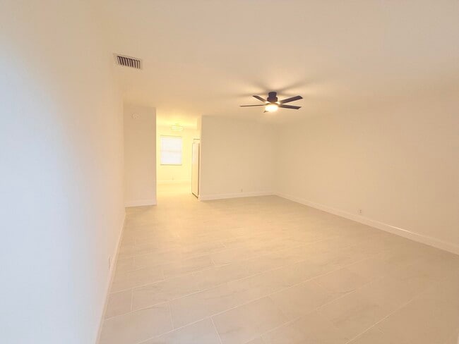 Photo - 626 Prosperity Farms Rd