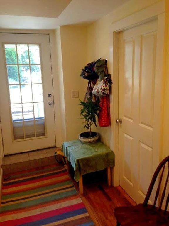 entry from garden - 12 Maple Ave Unidad 1