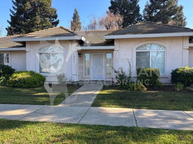 Building Photo - Large 4 Bedroom/ 2  Bathroom home