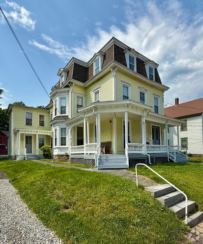 Building Photo - 117 Bridge St Unit 1 Rental