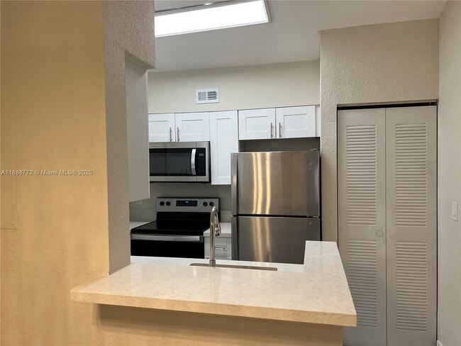 Photo - 2811 N Oakland Forest Dr Unit 309