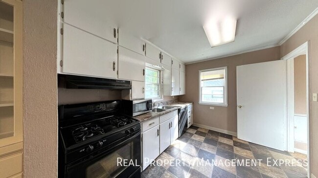 Photo - 1804 S Covell Ave