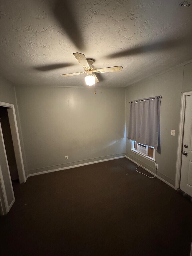 Photo - 2705 Ave D