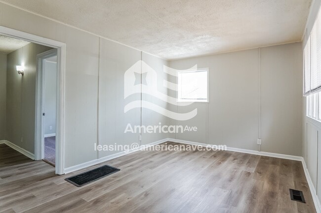 Photo - 1405 18th Pl SW