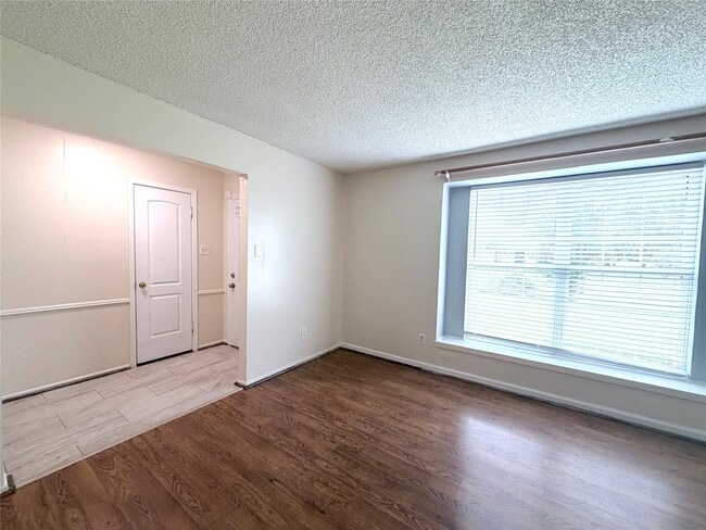 Photo - 7303 Shiner Ln