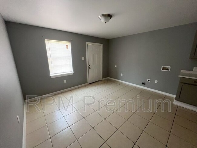 Photo - 5143 Baker Blvd Unit B