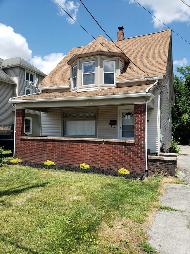 Photo - 128 E Liberty St House